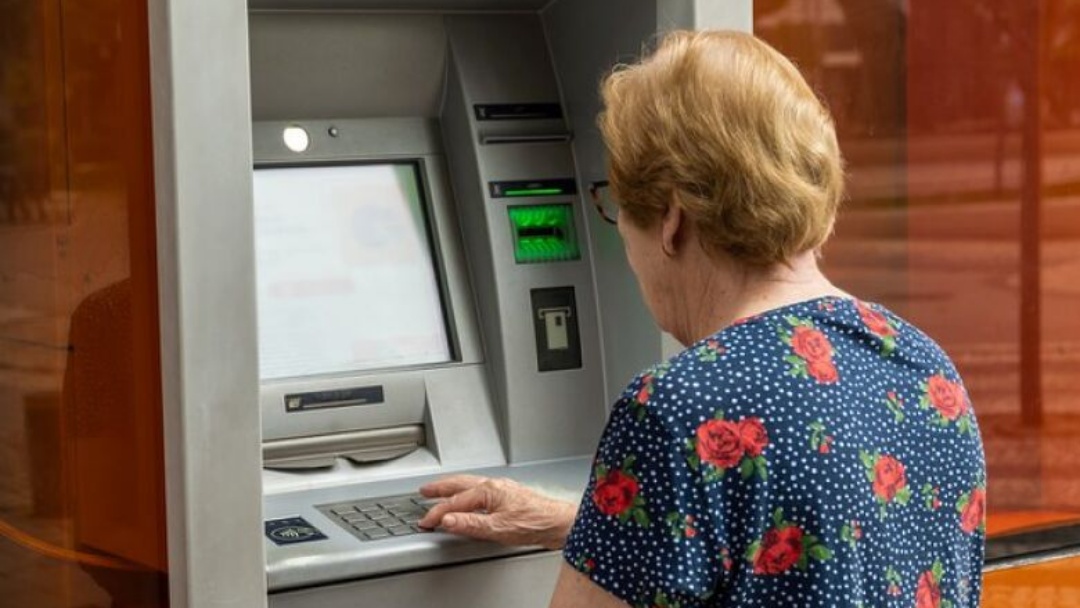 Piso previdenciário passa a ser de R$ 1.621 a partir deste mês