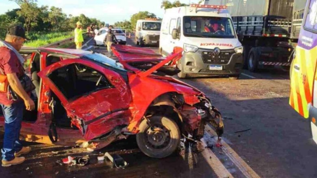 V&iacute;tima de acidente envolvendo quatro ve&iacute;culos na BR-163 tinha 47 anos