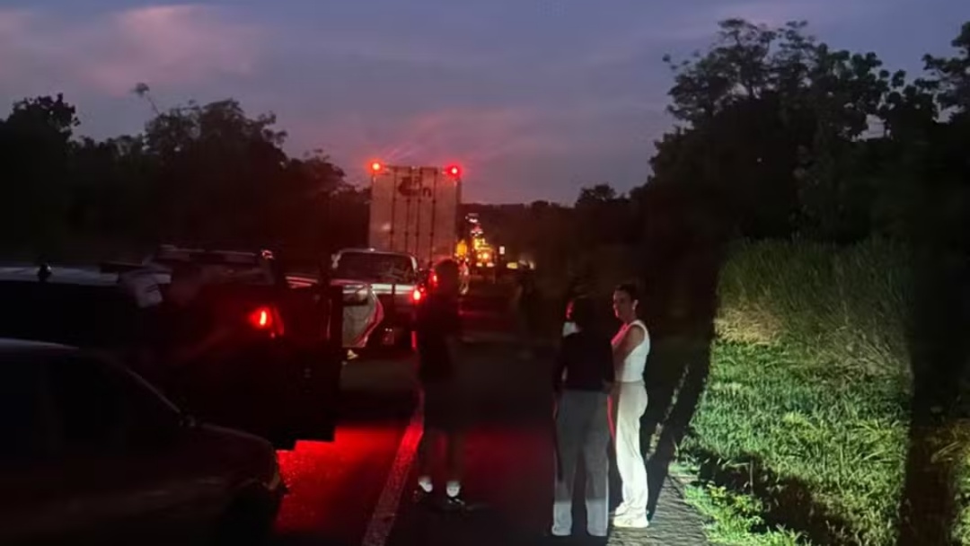 Acidente na BR-163 em MS deixa uma mulher morta e 12 feridos