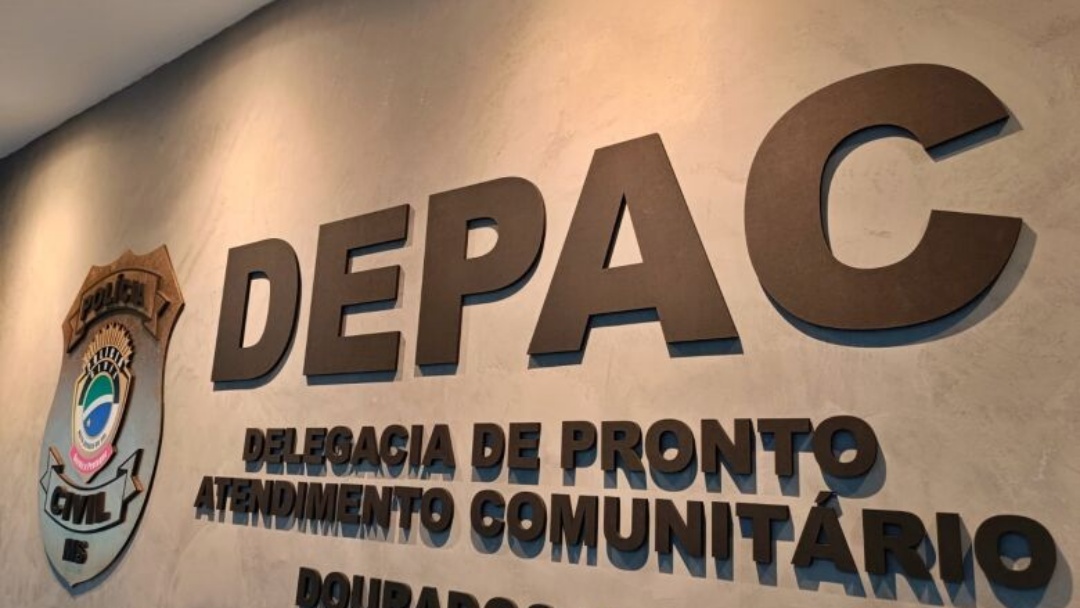 Mulher é atingida com golpe de foice no rosto durante briga e marido acaba preso