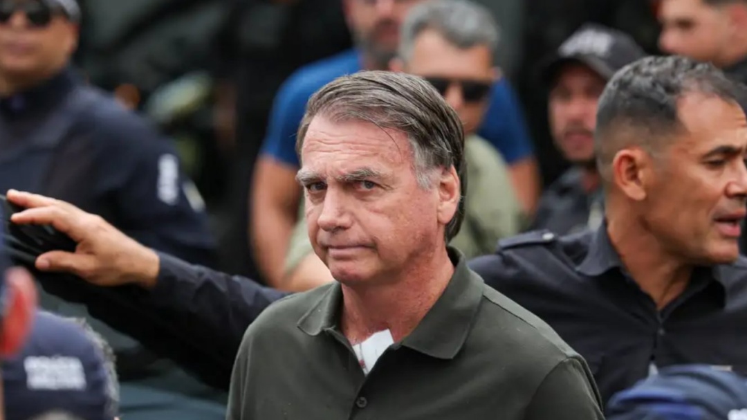 Bolsonaro pede autoriza&ccedil;&atilde;o para reduzir pena lendo livros