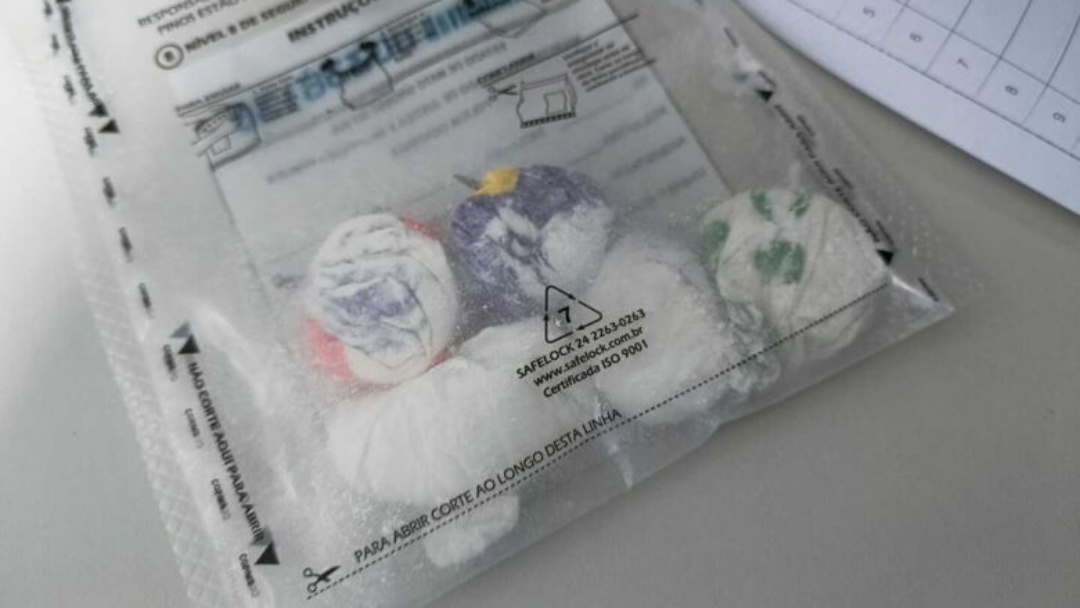 Interno do semiaberto &eacute; preso com papelotes de coca&iacute;na escondidos na boca