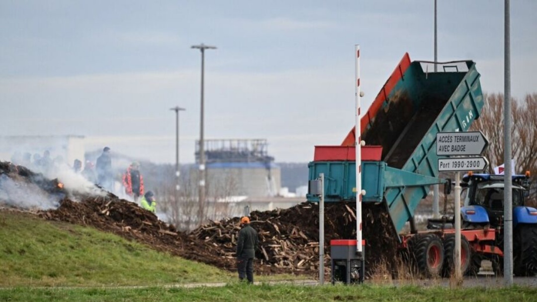Agricultores franceses protestam com bloqueio em porto contra acordo Mercosul-UE