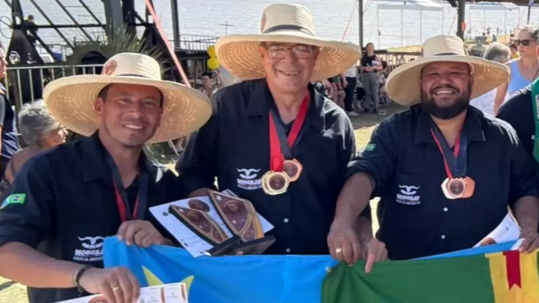 Um grupo de Sidrol&acirc;ndia venceu uma competi&ccedil;&atilde;o nacional de churrasco ancestral