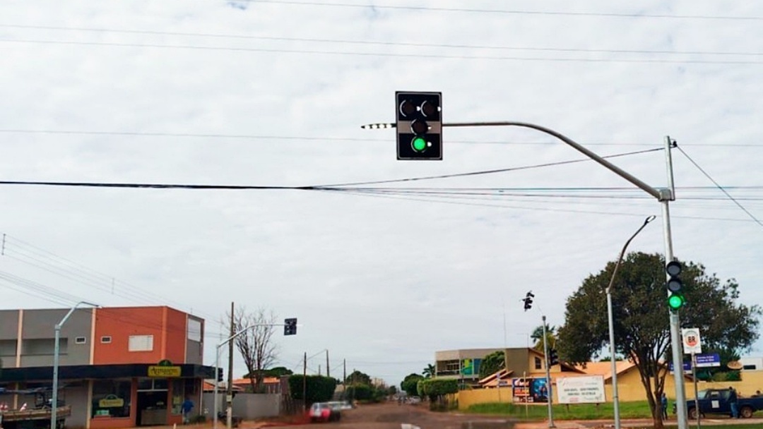 Prefeitura planeja instalar mais dois sem&aacute;foros e construir 4 rotat&oacute;rias em pontos cr&iacute;ticos do tr&acirc;nsito