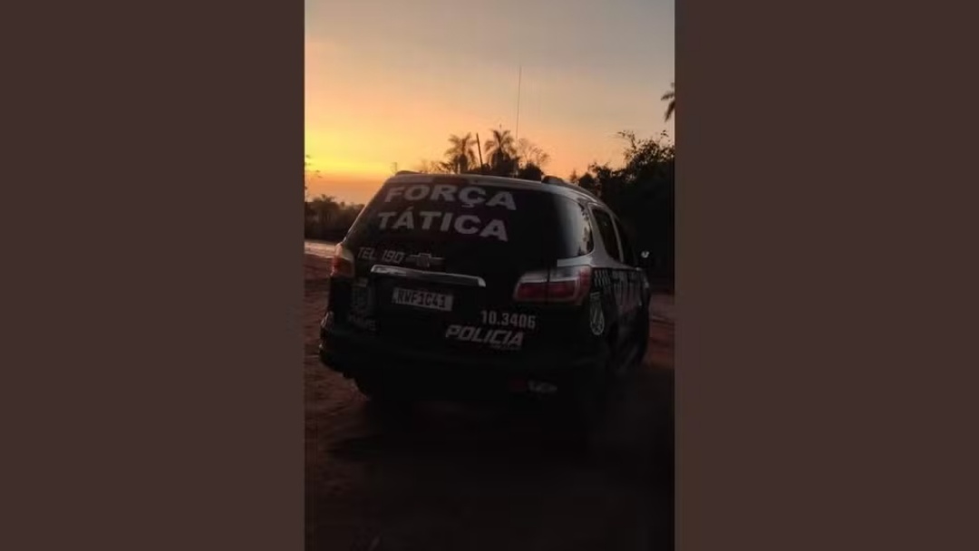 Homem &eacute; preso suspeito de manter esposa e filhos sob amea&ccedil;a e c&aacute;rcere privado em fazenda de MS