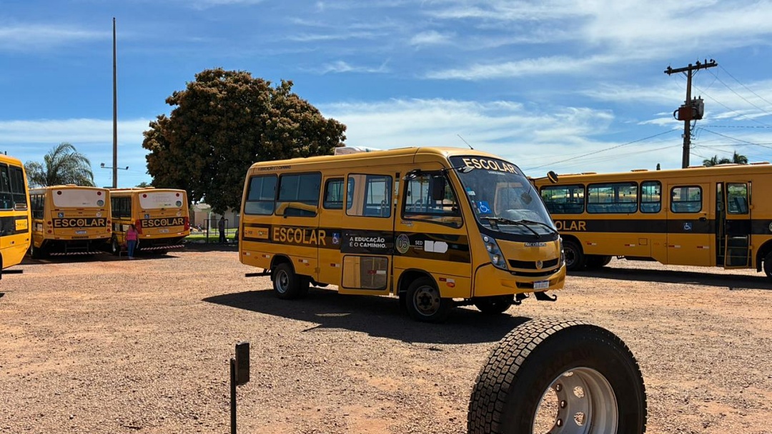 Frota do transporte escolar da Prefeitura &eacute; inspecionada por engenheiro mec&acirc;nico