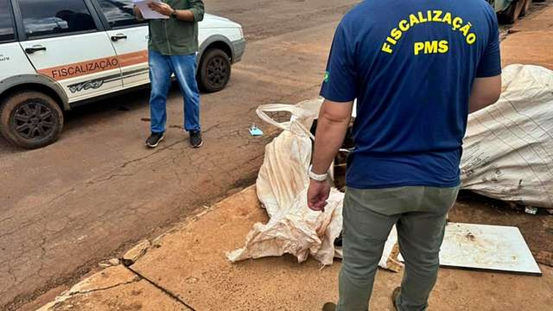 Prefeitura j&aacute; notificou 50 moradores que voltaram a colocar bags em frente de casa