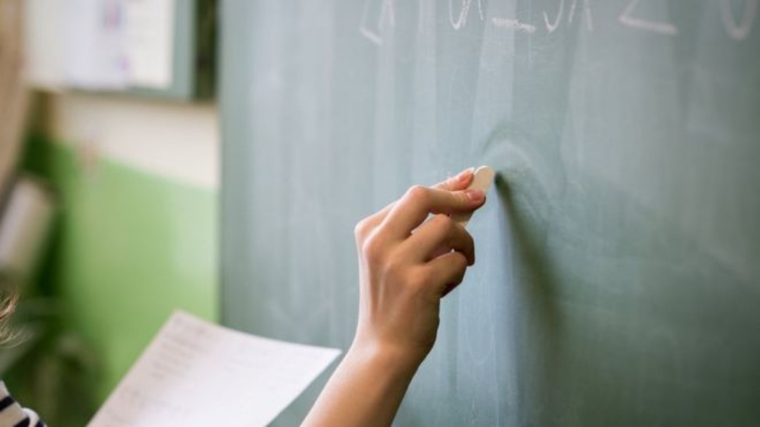 Com defini&ccedil;&atilde;o do piso, professores concursados ter&atilde;o reajuste de 5,4% neste m&ecirc;s