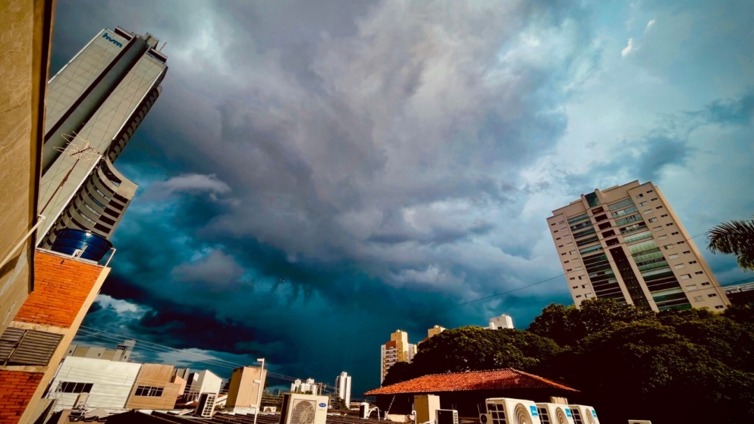 Calor&atilde;o favorecer&aacute; chuva e at&eacute; temporais em MS nesta quarta-feira