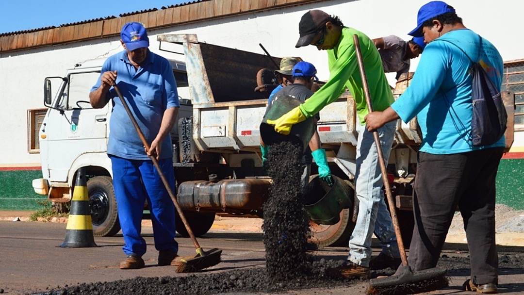 Prefeitura assume tapa-buracos da Sanesul e pretende reduzir para 4 dias tempo de reparo das vias