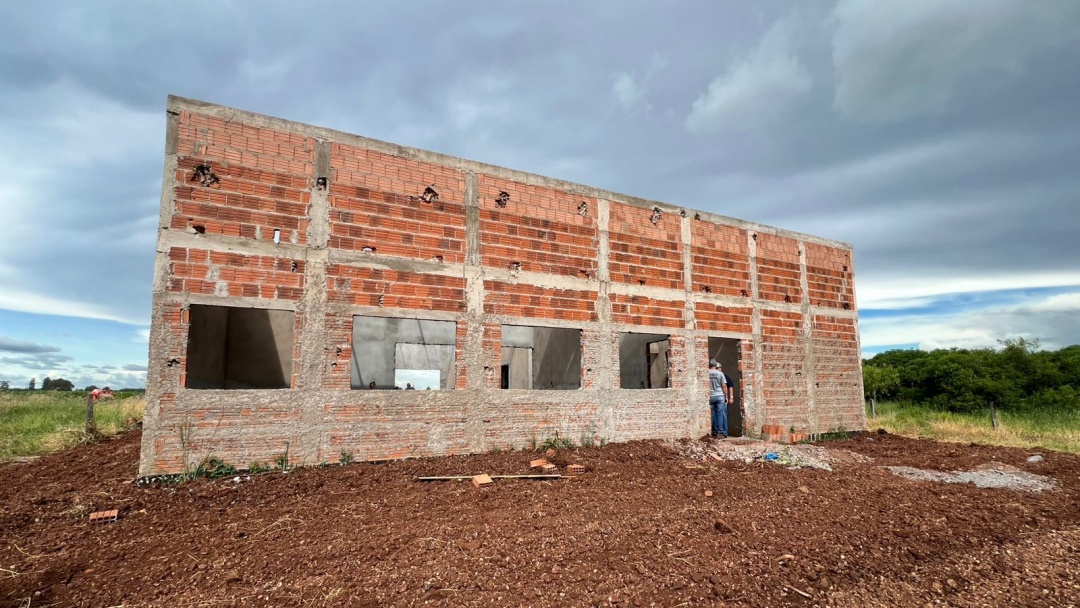 Ap&oacute;s 20 anos, escola do Valinhos entra na reta final e prefeitura corre contra o tempo 