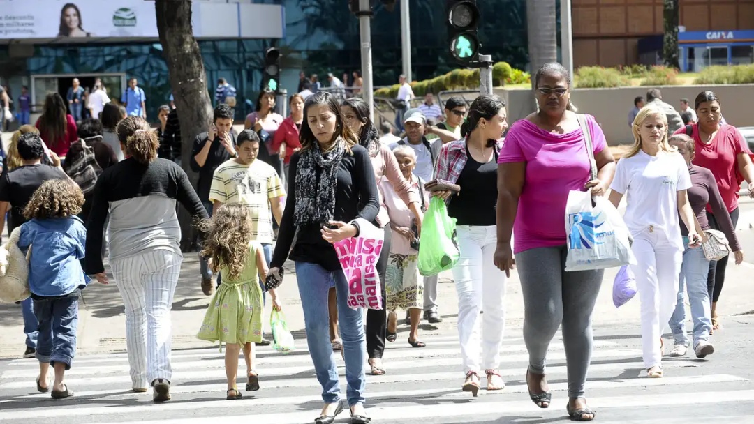 Desemprego cai para 5,1% em dezembro, o menor j&aacute; registrado