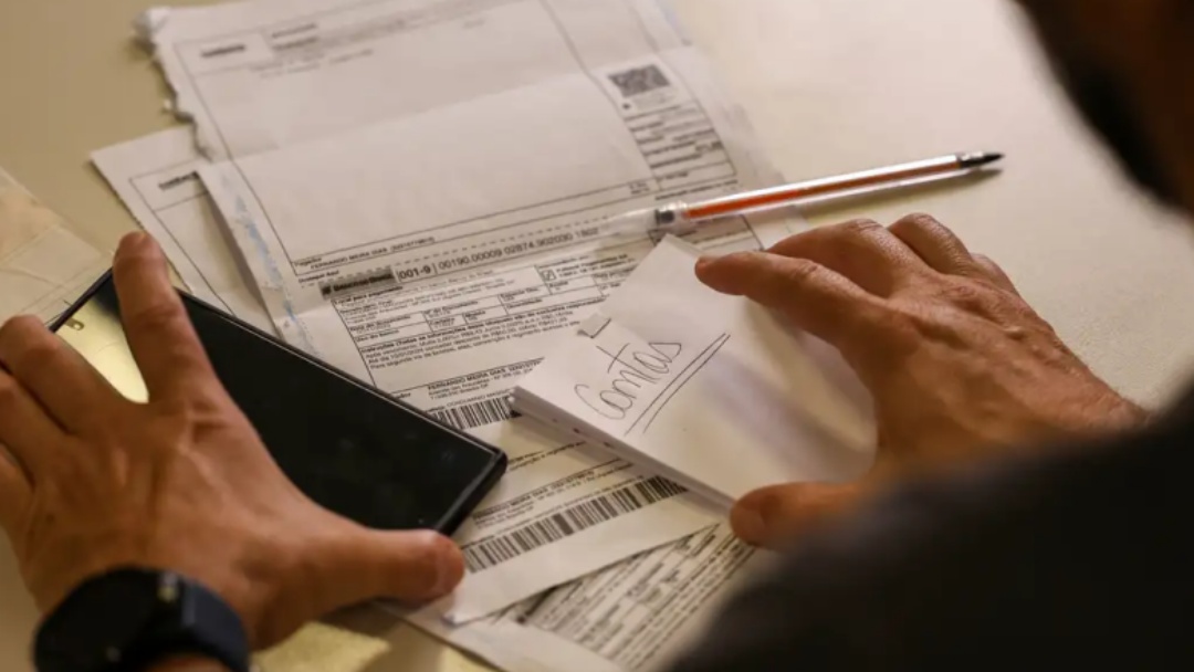 Sal&aacute;rio m&iacute;nimo de R$ 1.621 come&ccedil;a a ser pago nesta hoje