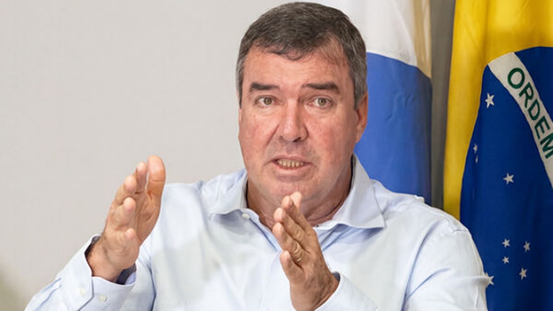 Decreto fixa limite mensal de gastos e prev&ecirc; cortes se receita do Estado cair