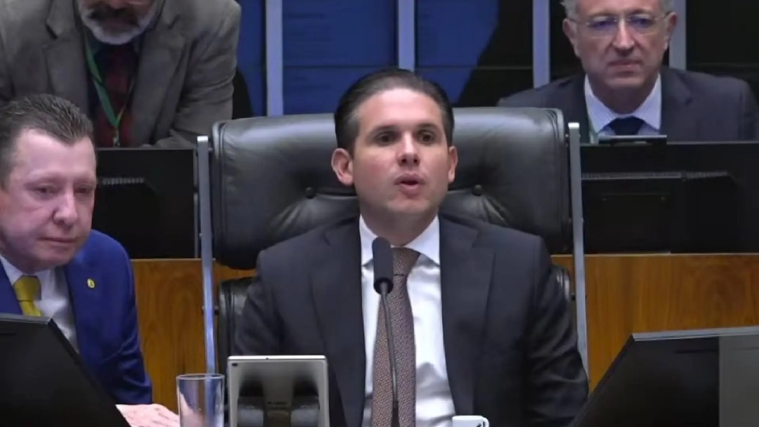 Assessores receber&atilde;o sal&aacute;rio acima do teto, confirma Motta