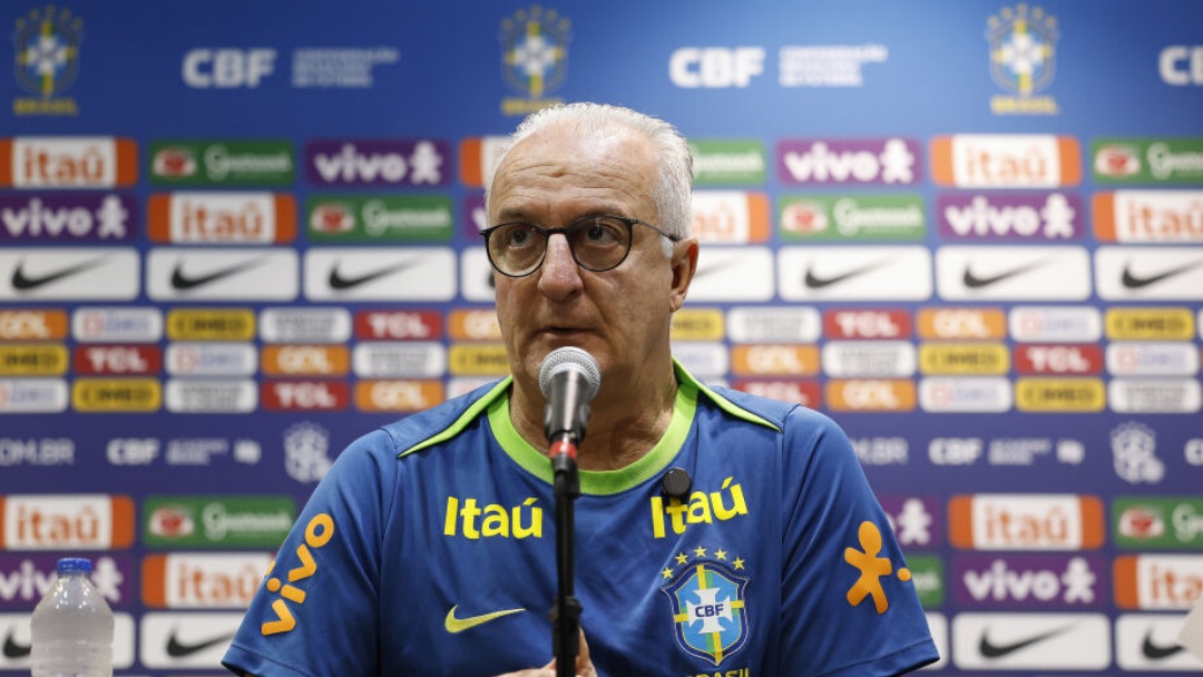 Dorival refor&ccedil;a necessidade de refor&ccedil;os ap&oacute;s t&iacute;tulo da Supercopa: 'Precisamos de atletas'  