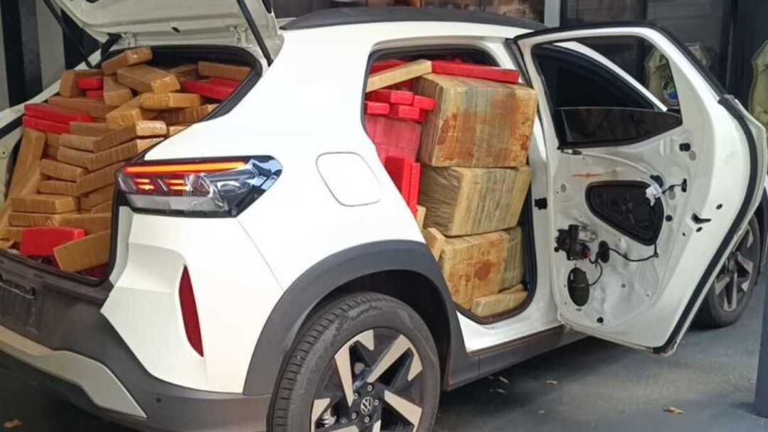 Homem &eacute; preso com carro "abarrotado" de drogas no Anel Vi&aacute;rio de Dourados