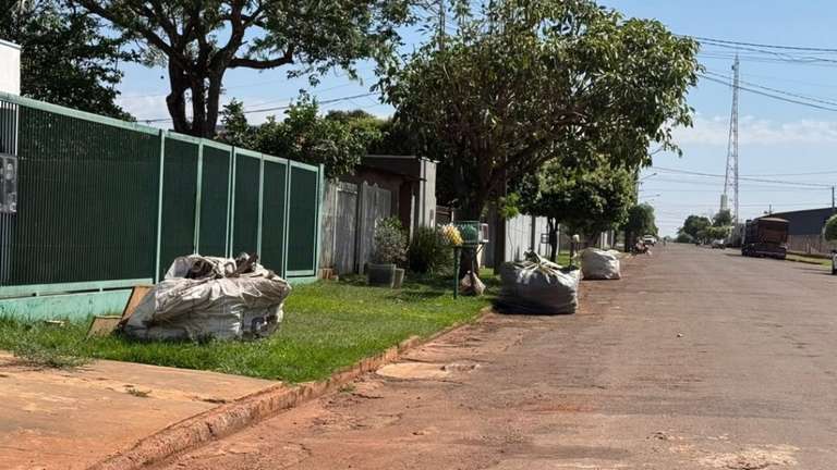 A coleta de bags e entulhos s&oacute; ser&aacute; retomada no dia 1&ordm; com o novo contrato da Morhena