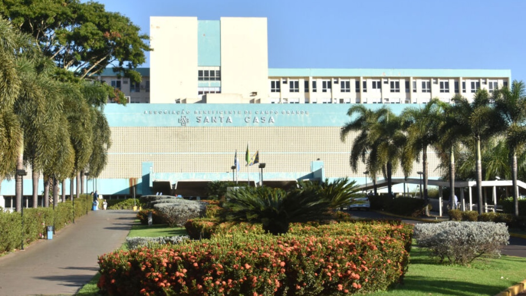 Beb&ecirc; de dois anos &eacute; internado com convuls&atilde;o ap&oacute;s beber meia garrafa de catuaba   