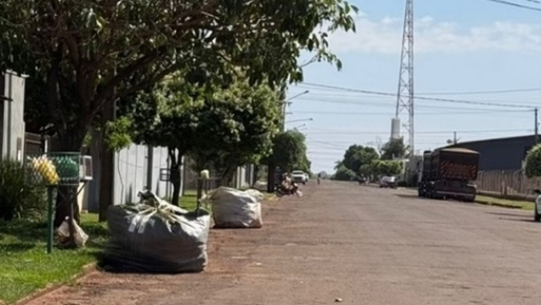 Coleta de bags e entulhos só será retomada no dia 1º com o novo contrato da Morhena