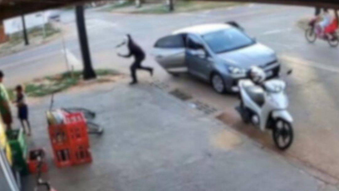 Empres&aacute;rio &eacute; surpreendido por grupo e baleado em conveni&ecirc;ncia no Caiob&aacute;