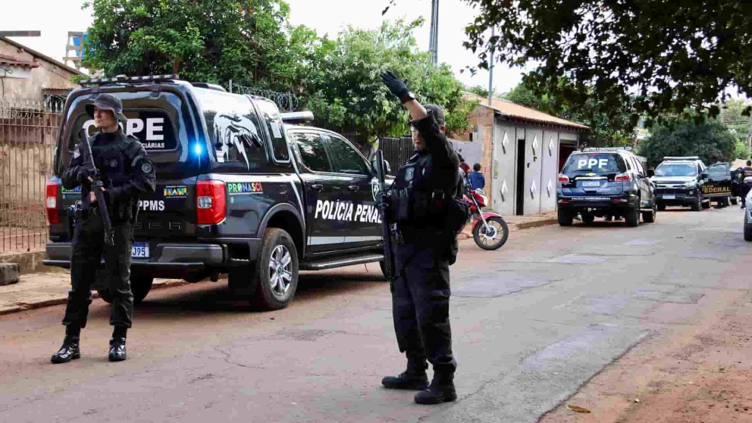 Mulher tenta matar vizinho a tiros na Nhanh&aacute;, em Campo Grande