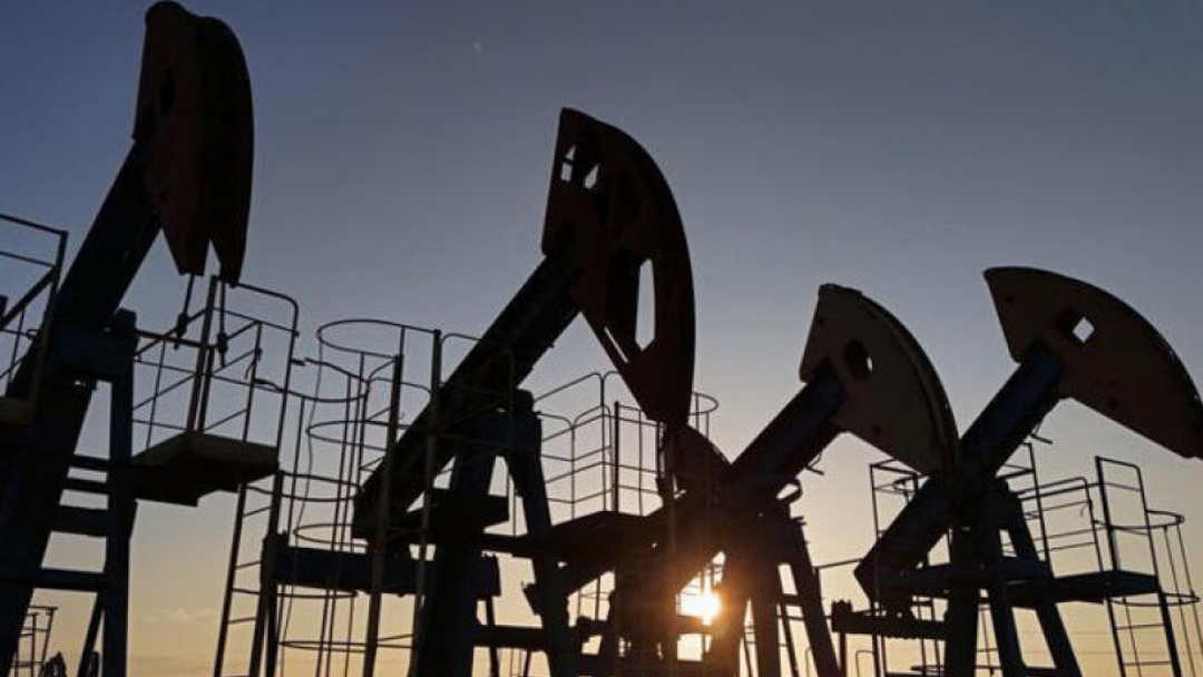 Petr&oacute;leo fecha em baixa, com negocia&ccedil;&otilde;es diplom&aacute;ticas entre EUA e Ir&atilde; em foco