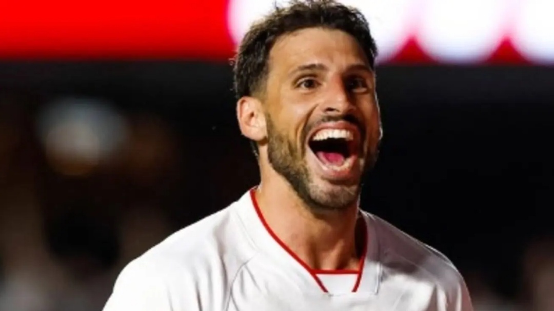 S&atilde;o Paulo convence, derrota o Gr&ecirc;mio e vira l&iacute;der provis&oacute;rio do Brasileir&atilde;o