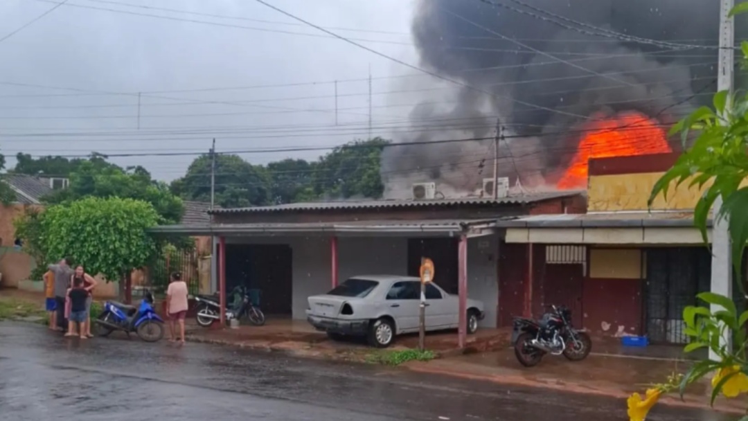 Inc&ecirc;ndio atinge resid&ecirc;ncia na fronteira e mata sobrinho de radialista