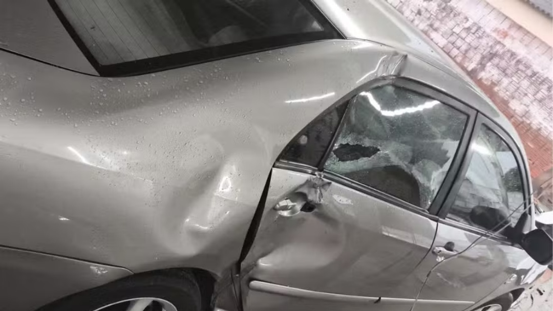 Motorista foge ap&oacute;s bater carro com mais de 240 kg droga em MS