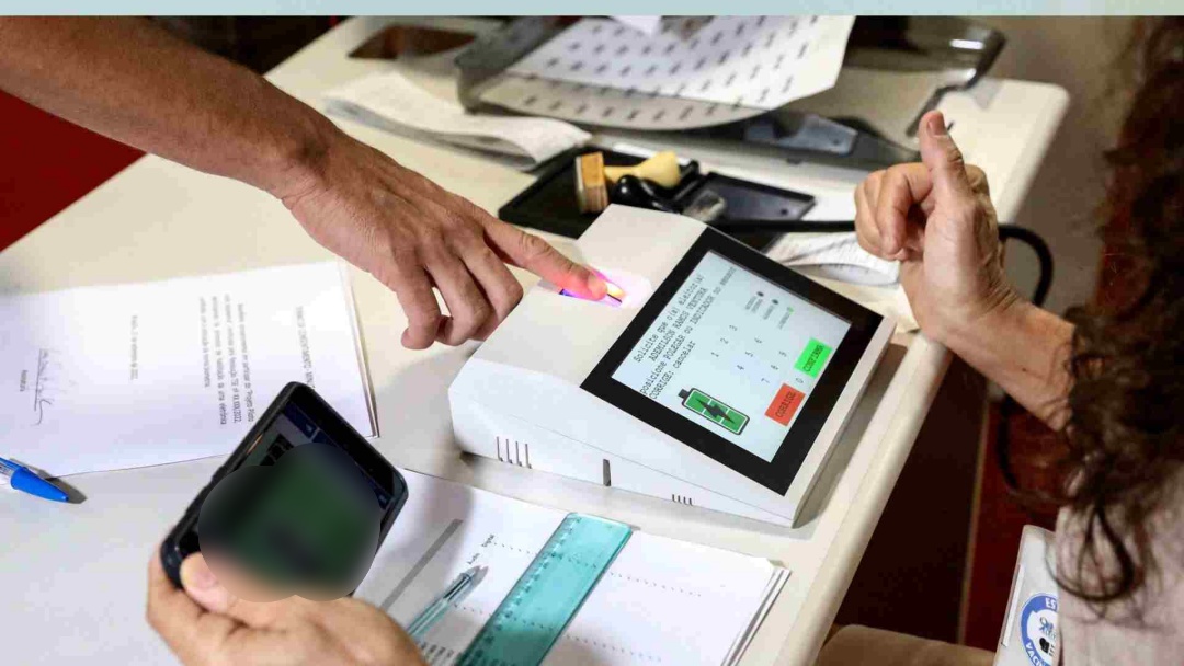 Pesquisa diz que 53% dos brasileiros acham que as urnas eletr&ocirc;nicas s&atilde;o confi&aacute;veis