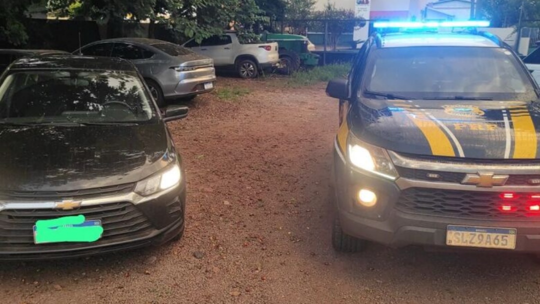 Cabeleireira é presa levando veículo furtado para o Paraguai