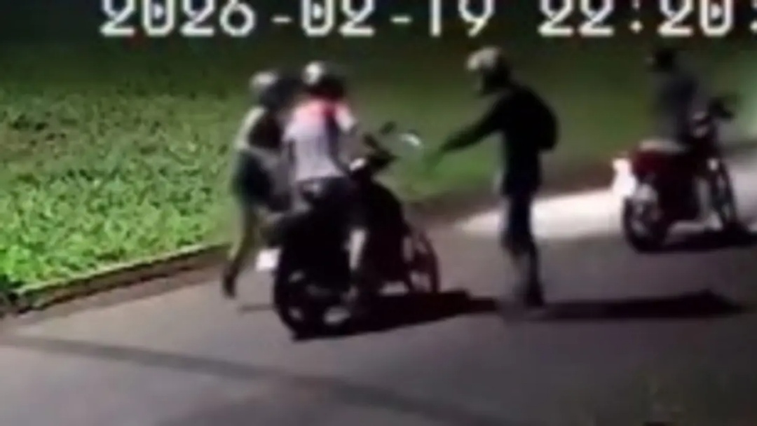 Ladr&otilde;es assaltam dupla e roubam motocicleta em Ponta Por&atilde;