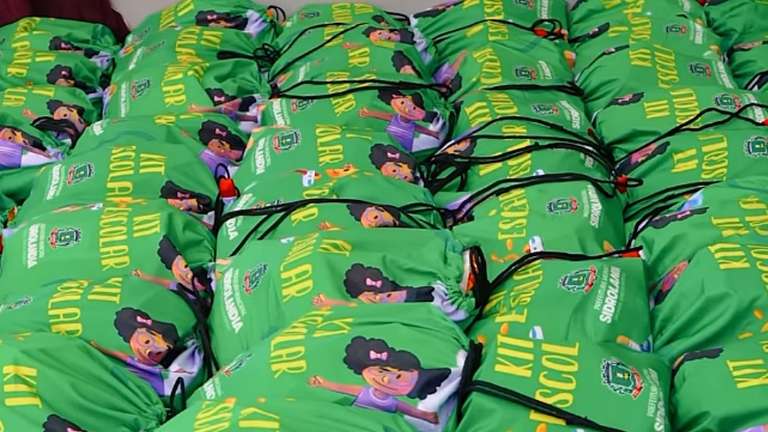 Rede municipal come&ccedil;a aulas sem kits e uniformes; entregas est&atilde;o previstas para mar&ccedil;o