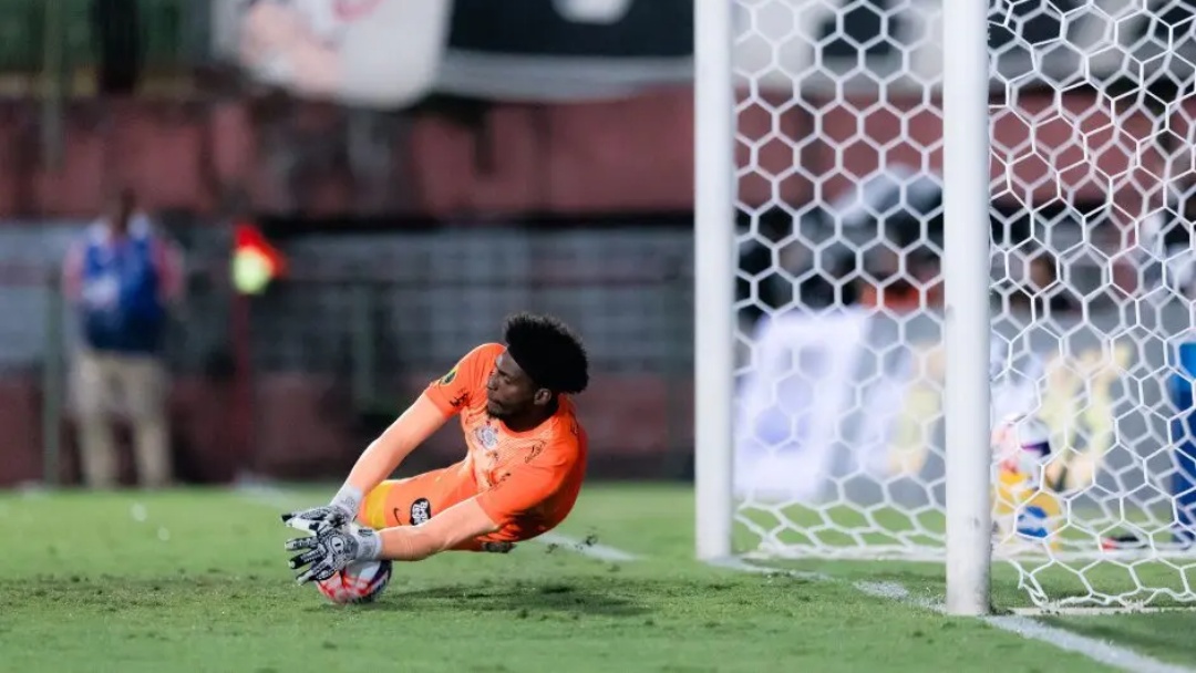 Corinthians busca empate no fim e avan&ccedil;a no Paulist&atilde;o gra&ccedil;as a goleiro nos p&ecirc;naltis