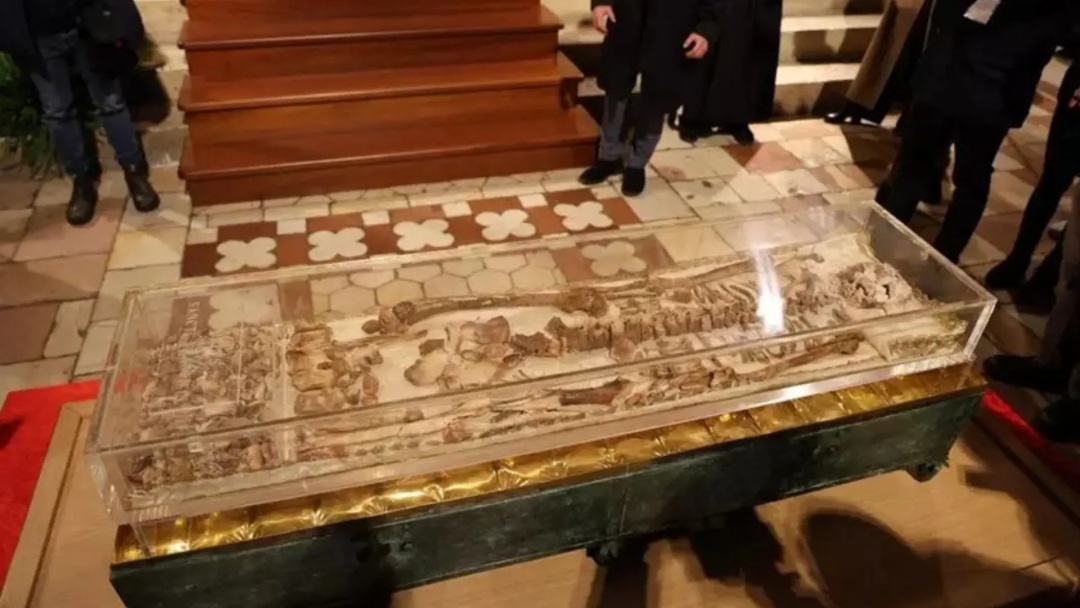 Bas&iacute;lica exibe, pela 1&deg; vez, restos mortais de S&atilde;o Francisco