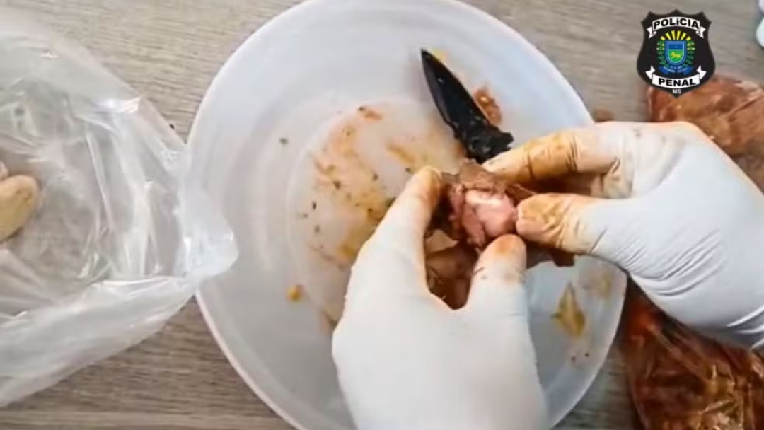 Av&oacute; &eacute; presa ao levar coca&iacute;na escondida em carne de panela a neto em pres&iacute;dio de MS