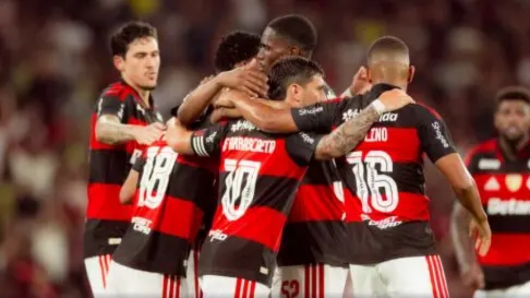 Sob vaias, Flamengo vence Madureira e se aproxima da final do Carioca