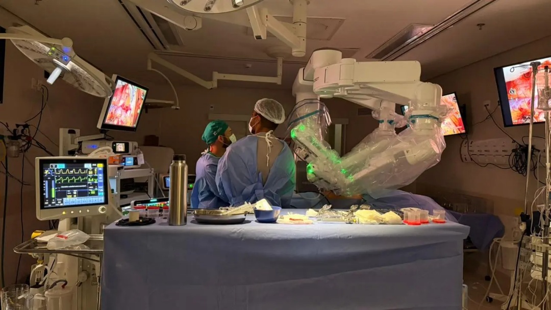 M&eacute;dicos de MS realizam primeira cirurgia rob&oacute;tica no estado em paciente com c&acirc;ncer pulmonar