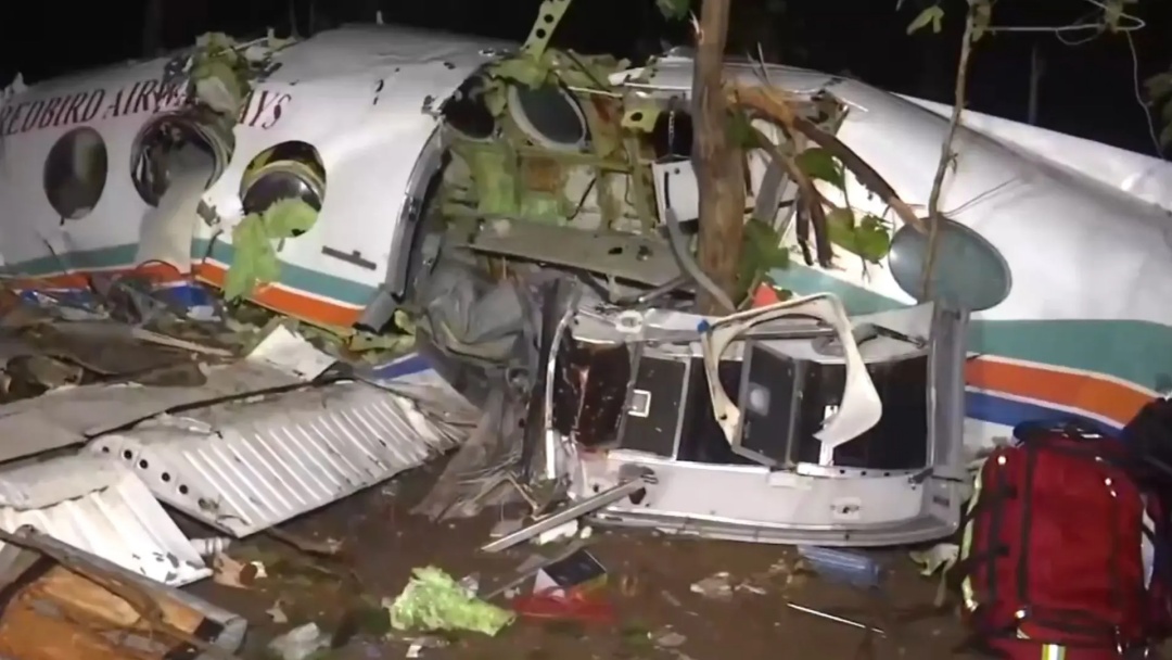 Queda de avi&atilde;o de transporte m&eacute;dico em &aacute;rea de floresta da &Iacute;ndia deixa sete mortos