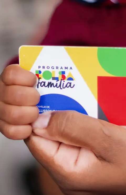 Caixa paga Bolsa Fam&iacute;lia a benefici&aacute;rios com NIS de final 7