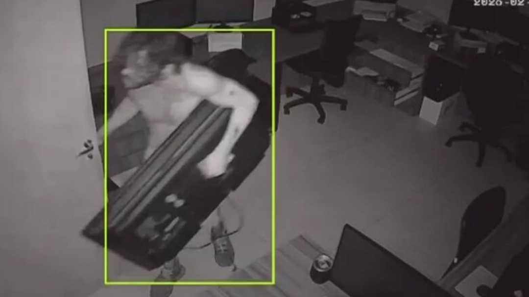 Homem &eacute; preso ap&oacute;s furtar televis&atilde;o de escrit&oacute;rio de advocacia