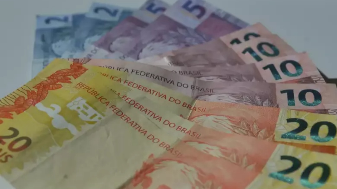 Renda domiciliar per capita chega a R$ 2.316 em 2025, diz IBGE