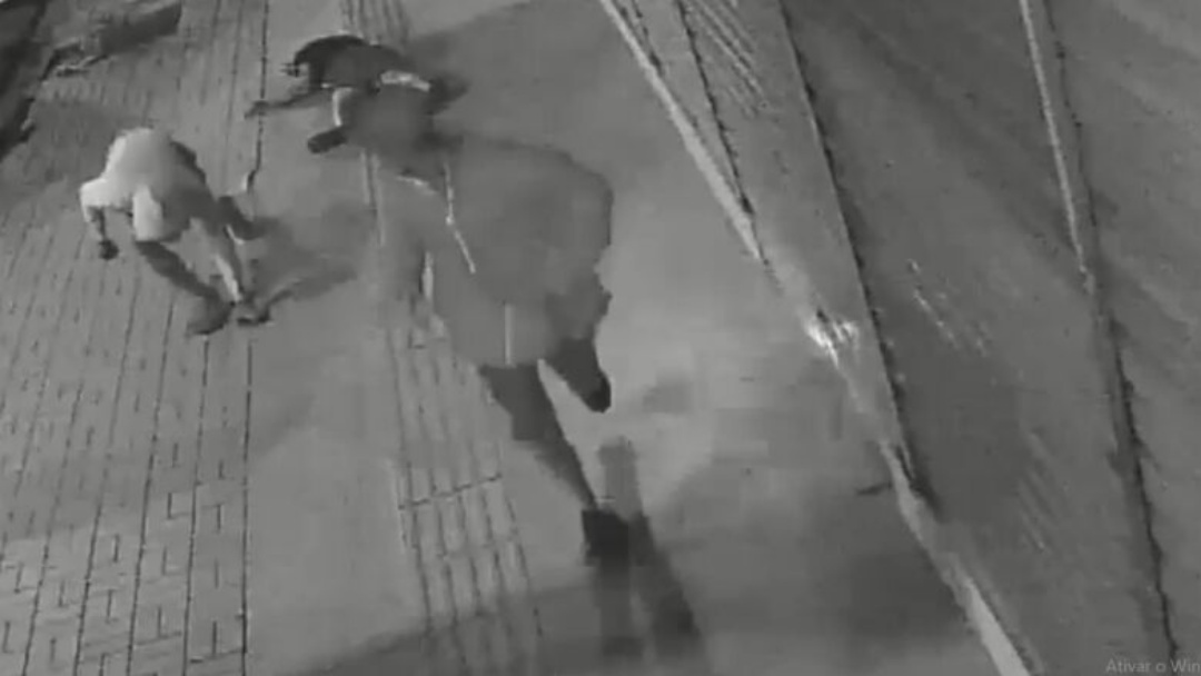 Suspeito de tentativa de latroc&iacute;nio &eacute; preso e pol&iacute;cia descobre esquema de venda de atestados falsos