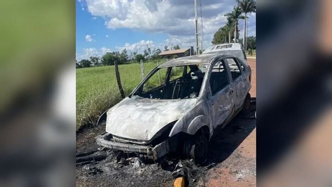 Homem &eacute; preso ap&oacute;s bater carro em poste e ve&iacute;culo pegar fogo na Avenida das Flores