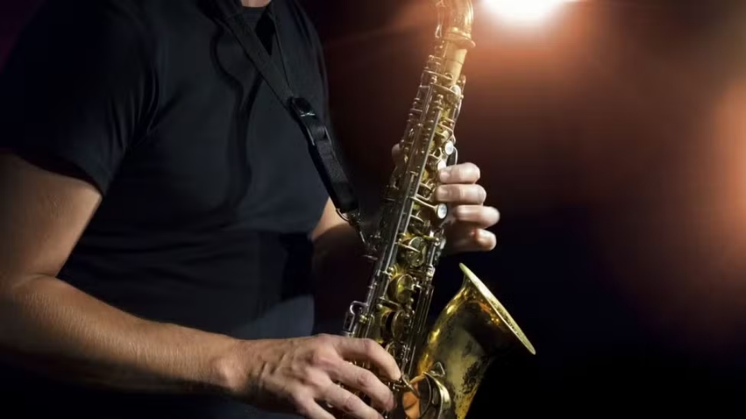 Curso gratuito de m&uacute;sica abre vagas para saxofone e teclado; veja como se inscrever