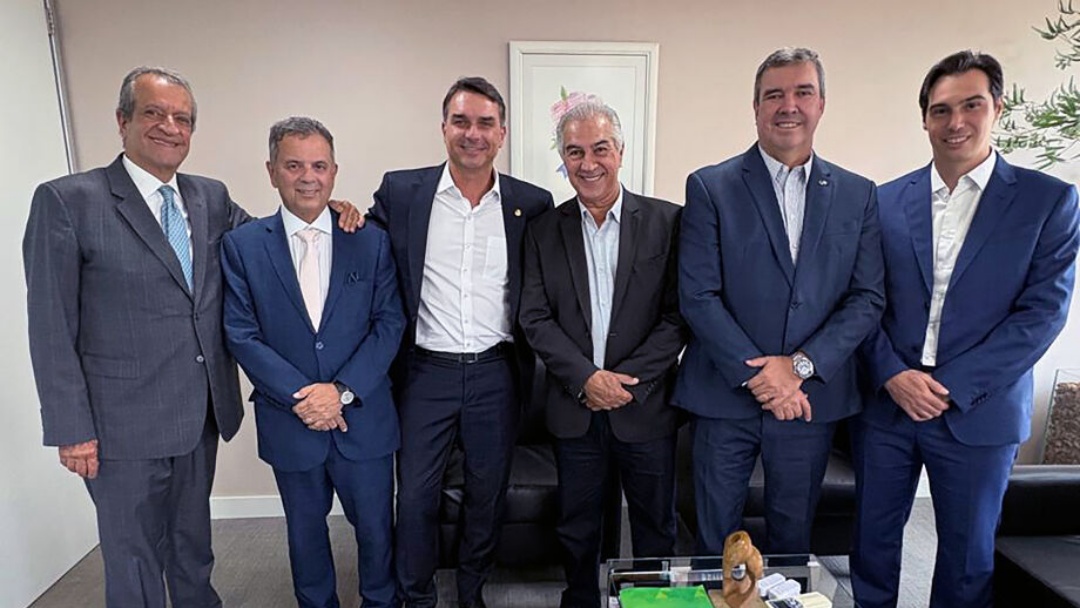 Fl&aacute;vio Bolsonaro reafirma acordo com Azambuja e Riedel em Mato Grosso do Sul   