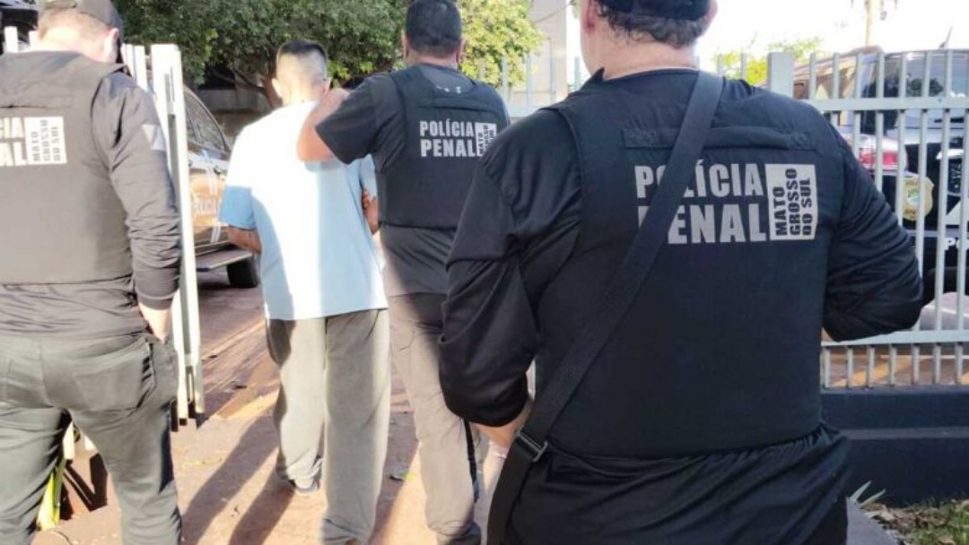 Preso &eacute; autuado novamente por tr&aacute;fico ap&oacute;s policiais encontrarem drogas em teto de cela na PED