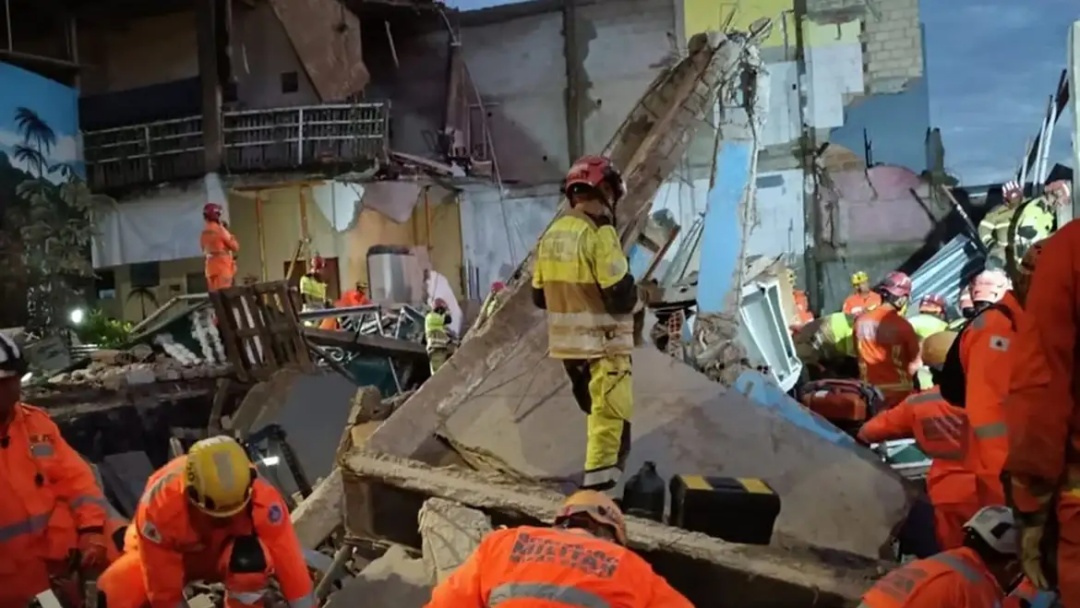 Bombeiros resgatam &uacute;ltima v&iacute;tima de escombros de lar de idosos em MG